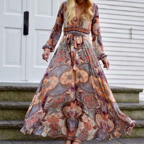 Lulus Dresses & Skirts - Lulu’s Long Sleeve Flowy Maxi Dress